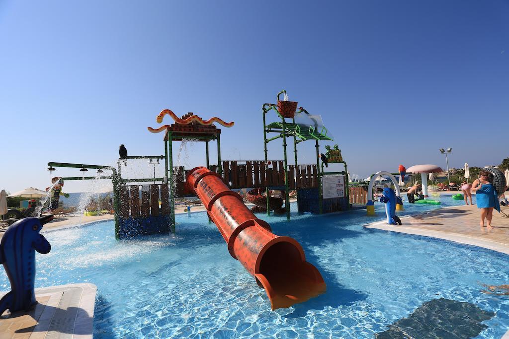 Aqua Sol Water Park Resort Paphos Exterior photo